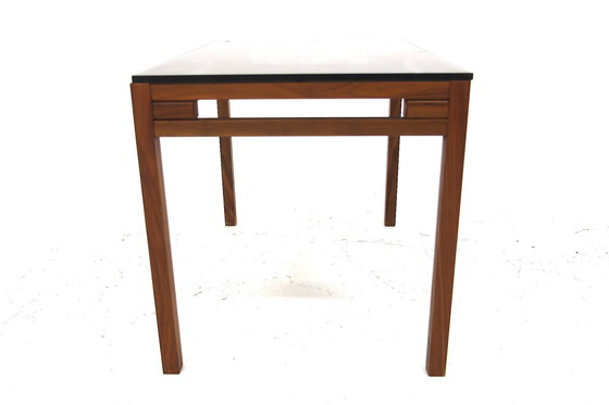 Image 1 of  Scandinavische bijzettafel van notenhout en glas, Zweden, 1960