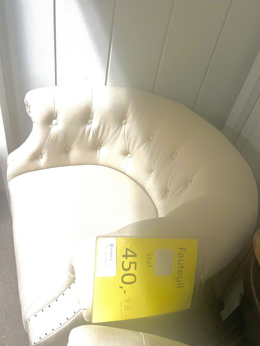 Te Koop: Klassieke Witte Fauteuil