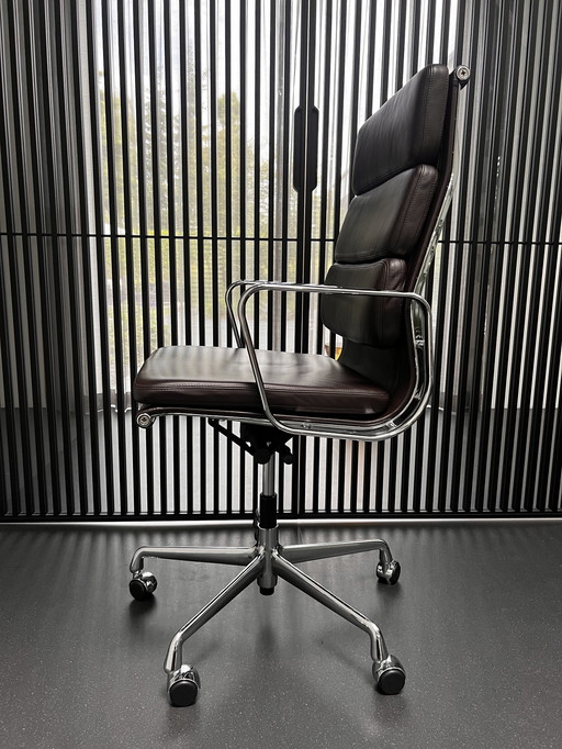 Vitra EA219 Softpad Chair