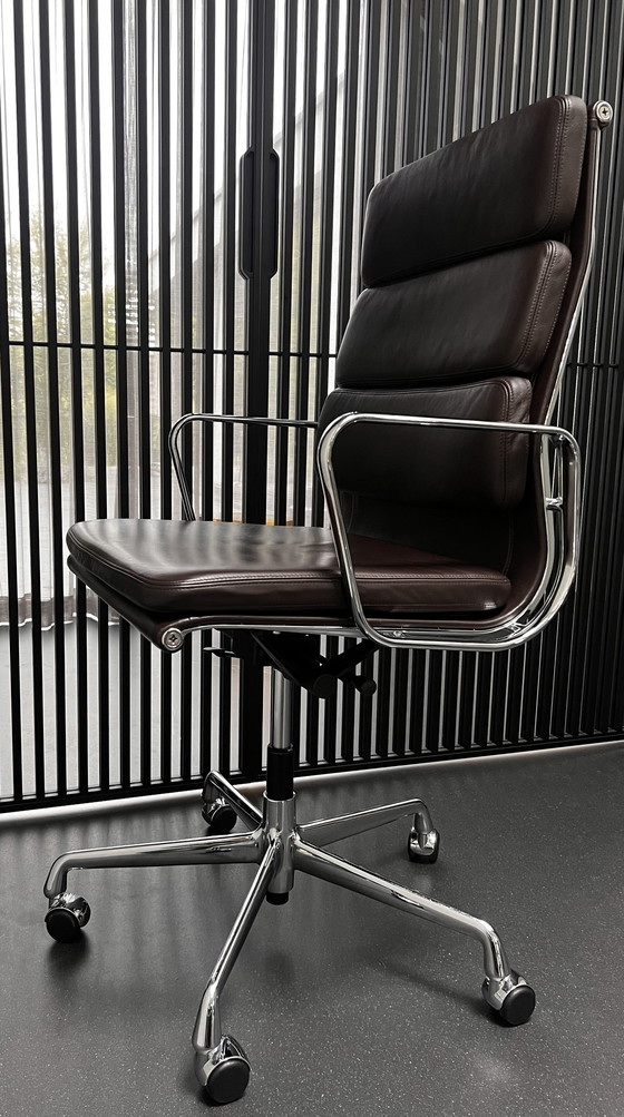 Image 1 of Vitra EA219 Softpad Chair