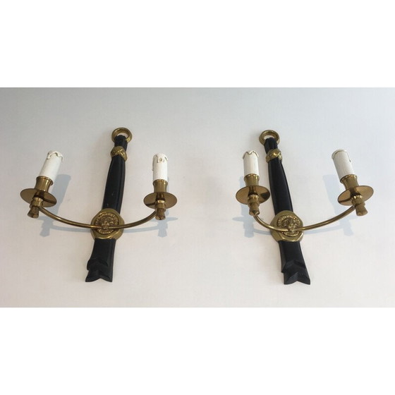 Image 1 of Paar zwart gelakte bronzen wandlampen met leeuwenkop decoraties.