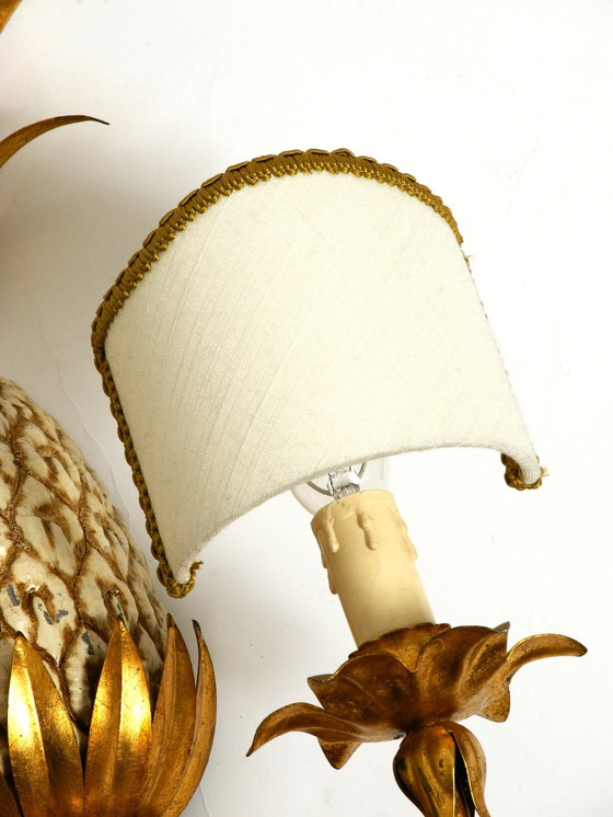 Image 1 of Grote vergulde ananas Florentijnse wandlamp uit 1970 van metaal en keramiek van Charles Maison Jansen