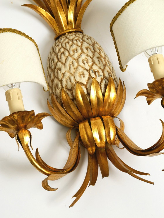 Image 1 of Grote vergulde ananas Florentijnse wandlamp uit 1970 van metaal en keramiek van Charles Maison Jansen