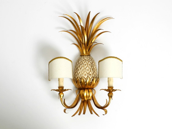 Image 1 of Grote vergulde ananas Florentijnse wandlamp uit 1970 van metaal en keramiek van Charles Maison Jansen