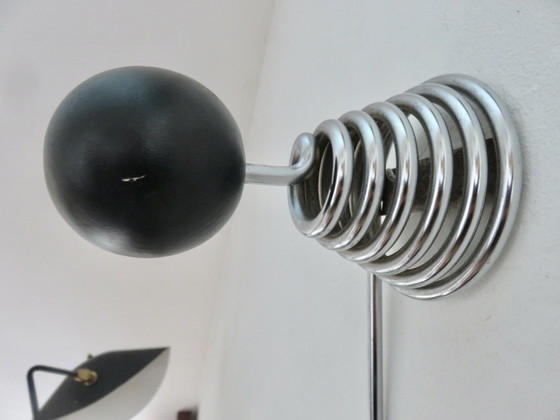 Image 1 of Kapstok "Streamline", verchroomde metalen veer en zwart gelakt hout, 1970