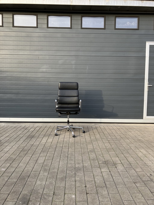 Vitra Eames Ea219 Soft Pad Bureaustoel, Zwart Leder, Verstelbaar In Hoogte. Als Nieuw!!