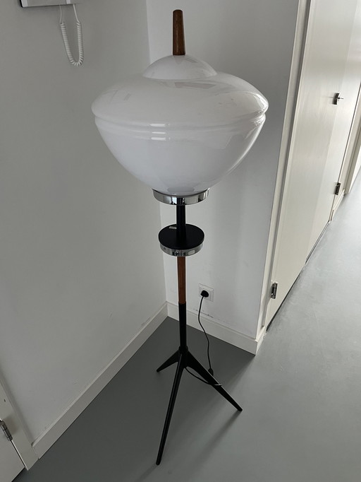 Unieke Tripod Vloerlamp Gemaakt Als Kunstwerk 