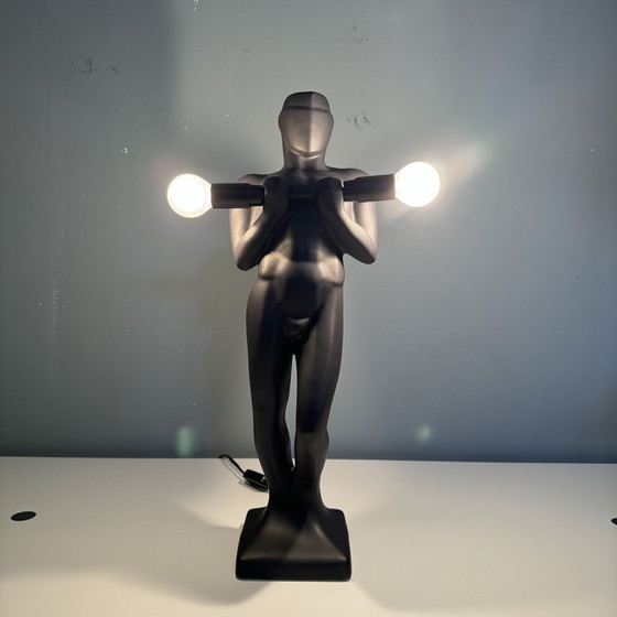 Image 1 of Art Deco Keramische Gewichtheffer Lamp '80S