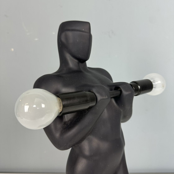 Image 1 of Art Deco Keramische Gewichtheffer Lamp '80S