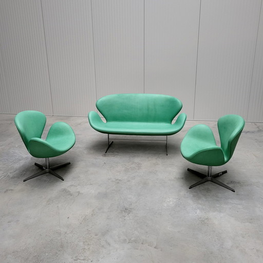 Swan Bank & 2X Swan Stoel Van Fritz Hansen Elegance Mintgroen