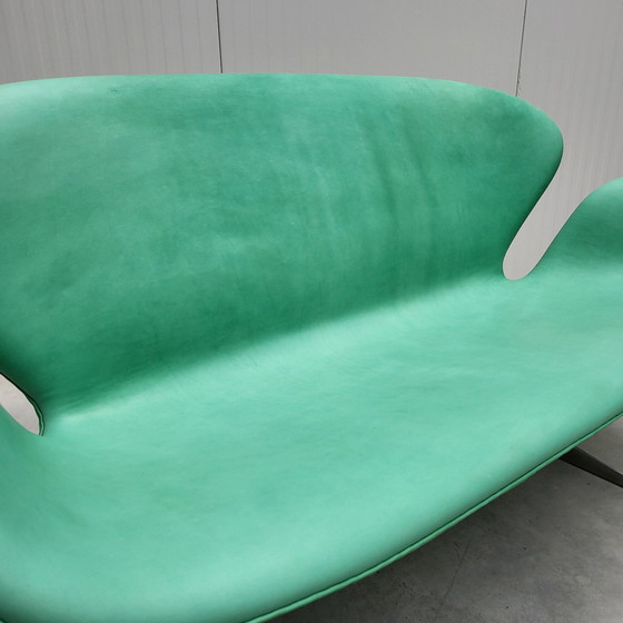 Image 1 of Swan Bank & 2X Swan Stoel Van Fritz Hansen Elegance Mintgroen