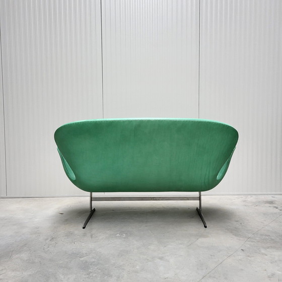 Image 1 of Swan Bank & 2X Swan Stoel Van Fritz Hansen Elegance Mintgroen