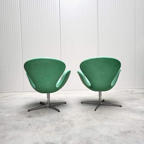 Image 1 of Swan Bank & 2X Swan Stoel Van Fritz Hansen Elegance Mintgroen