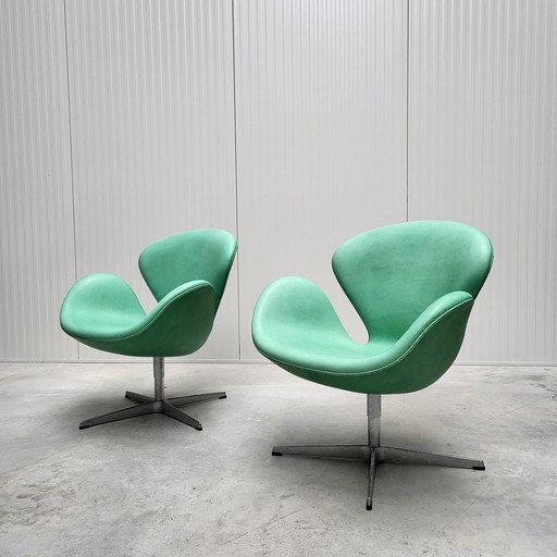 Swan Bank & 2X Swan Stoel Van Fritz Hansen Elegance Mintgroen