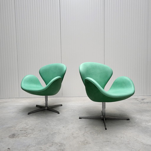 Swan Bank & 2X Swan Stoel Van Fritz Hansen Elegance Mintgroen