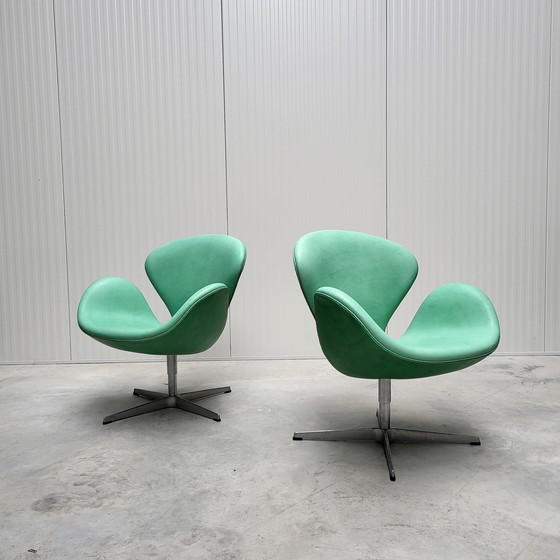 Image 1 of Swan Bank & 2X Swan Stoel Van Fritz Hansen Elegance Mintgroen