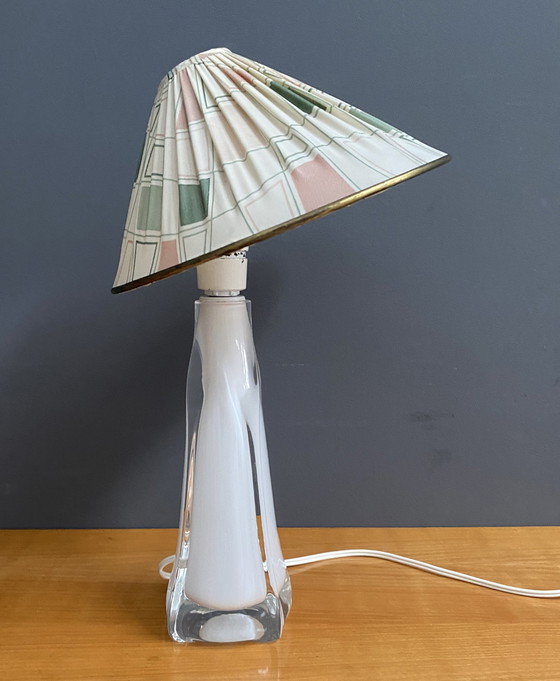 Image 1 of Witte glazen tafellamp, 1960S
