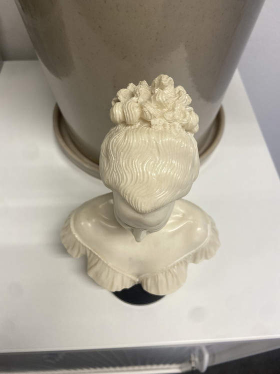 Image 1 of Lady Bust (Borstbeeld Wit)