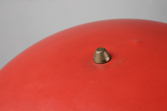 Image 1 of Rode Mid Century bureaulamp van metaal, messing en teakhout, Frankrijk, 1950S