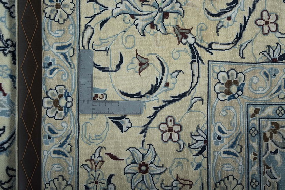Image 1 of Handgeknoopt Oosters Vloerkleed Nain 9 La Met Zijde - 344 X 243 Cm