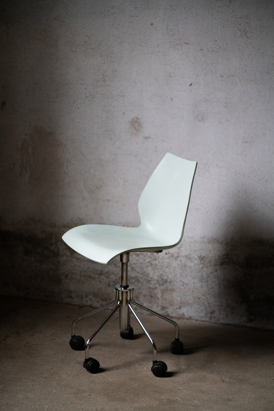 Image 1 of Maui Van Vico Magistretti stoel