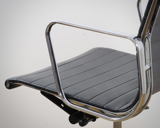 Image 1 of Vitra Eames Alu Stoel Ea 119 Bureaustoel In Leer Antraciet