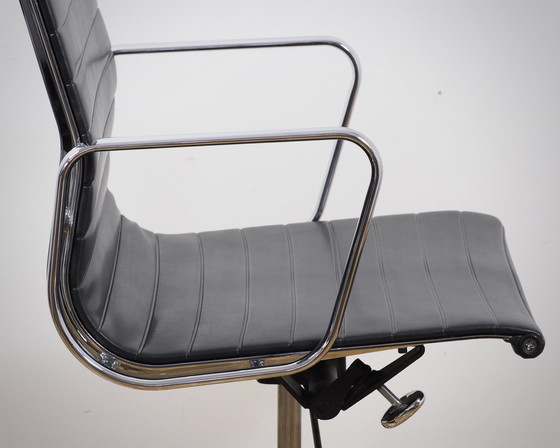 Image 1 of Vitra Eames Alu Stoel Ea 119 Bureaustoel In Leer Antraciet