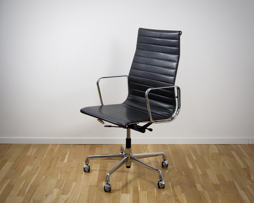 Vitra Eames Alu Stoel Ea 119 Bureaustoel In Leer Antraciet