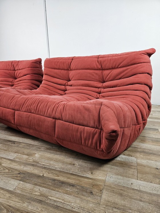 Image 1 of Togo Sofa van Michel Ducaroy voor Ligne Roset in rode stof