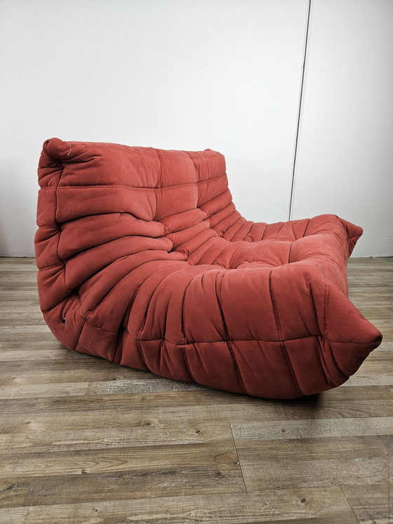 Image 1 of Togo Sofa van Michel Ducaroy voor Ligne Roset in rode stof