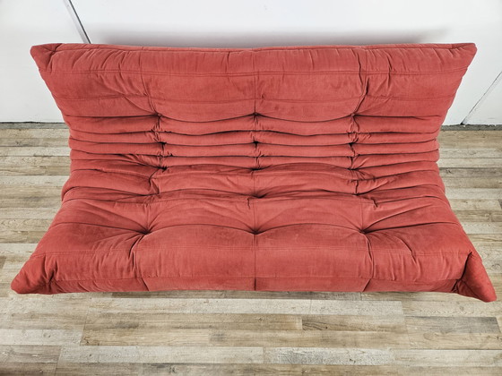 Image 1 of Togo Sofa van Michel Ducaroy voor Ligne Roset in rode stof