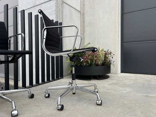 Vitra Eames Ea117 Hopsak Bureaustoel