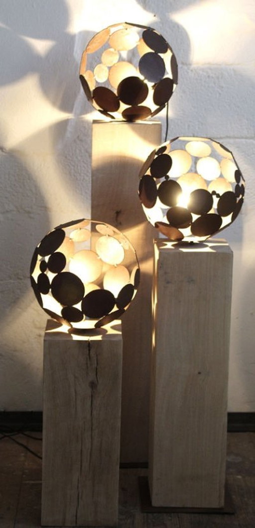 Stefan Traloc, Indoor Globe Light