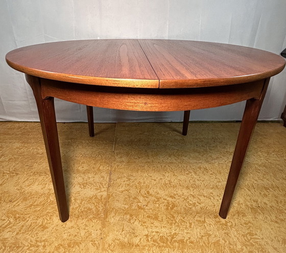 Image 1 of Mid Century Retro Vintage Teak Ronde Uitschuifbare Eettafel Door Mcintosh 1960