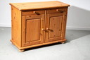 Klein Deens grenen dressoir uit de jaren 1980