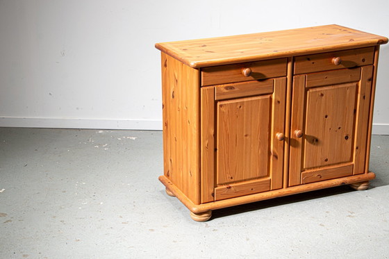 Image 1 of Klein Deens grenen dressoir uit de jaren 1980