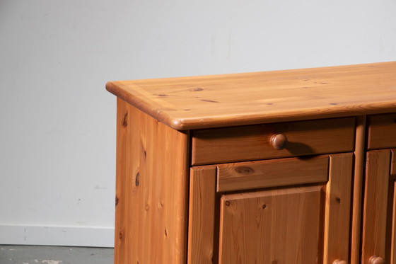 Image 1 of Klein Deens grenen dressoir uit de jaren 1980