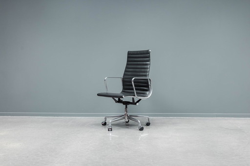 Eames Ea119 Alugroup bureaustoel