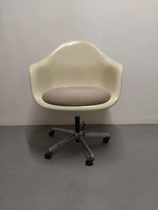 Mooie Eames/Miller Bureaustoel