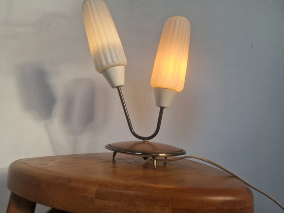 Image 1 of Jaren 50 Teak En Melkglas Tafellamp