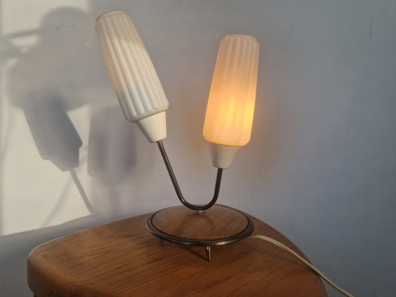 Image 1 of Jaren 50 Teak En Melkglas Tafellamp