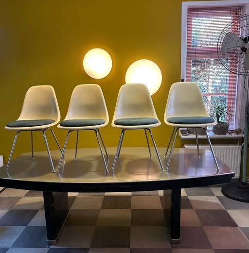 4X Charles Eames Voor Herman Miller Glasvezel Stoel