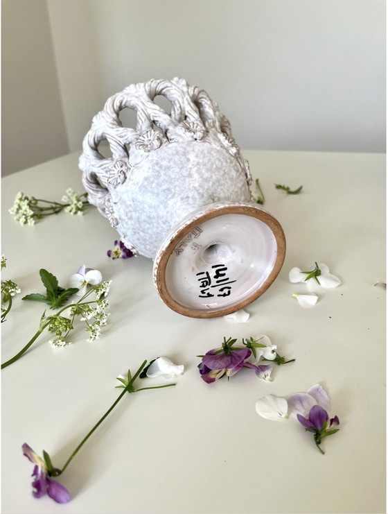 Image 1 of Romantische Bloempot, Keramiek, Italiaans Vintage Aardewerk, Reliëf / Gevlochten Structuur