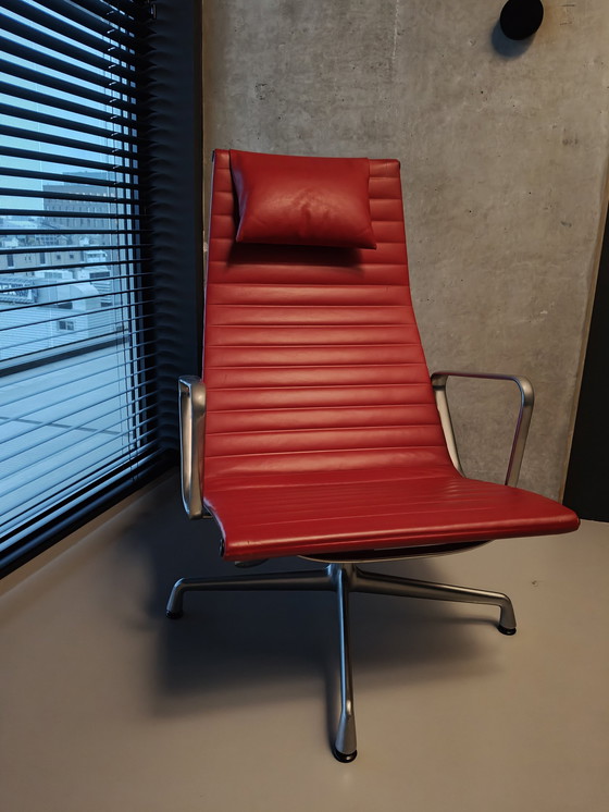 Image 1 of Vitra Eames Ea 124 Fauteuil Ea 125 Voetenbank