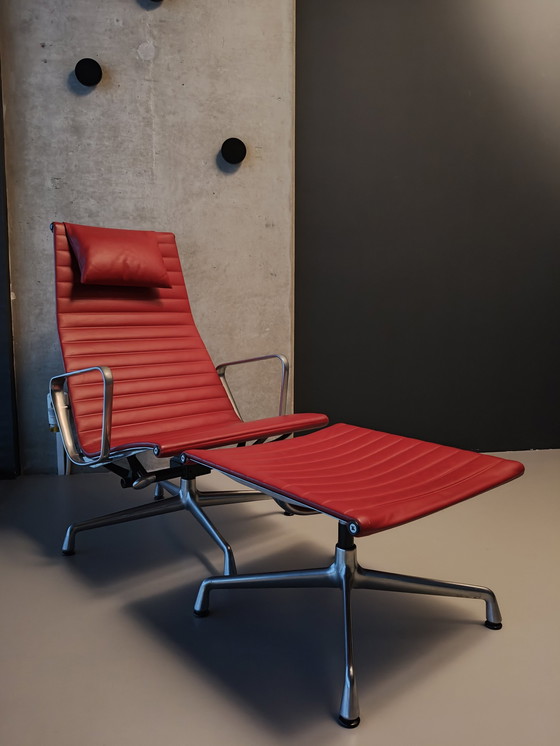 Image 1 of Vitra Eames Ea 124 Fauteuil Ea 125 Voetenbank