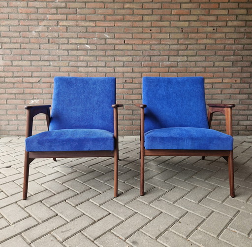 Set Van 2  Vintage Easychair Nieuw Bekleed