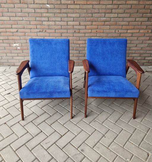 Set Van 2  Vintage Easychair Nieuw Bekleed