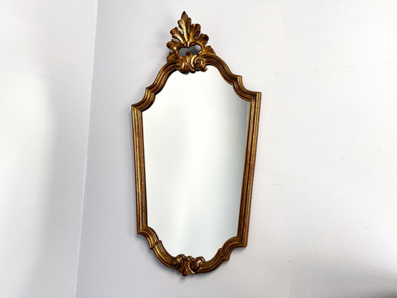Image 1 of Vintage Vergulde Spiegel met Sierlijke Decorlijst