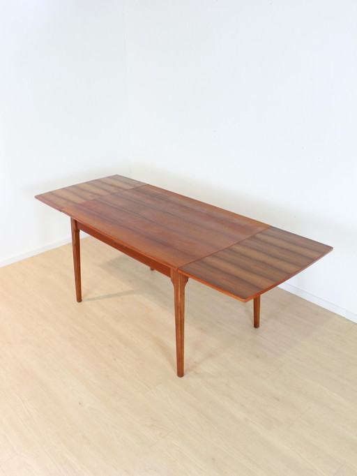 Vintage teak Eettafel (uitschuifbaar)