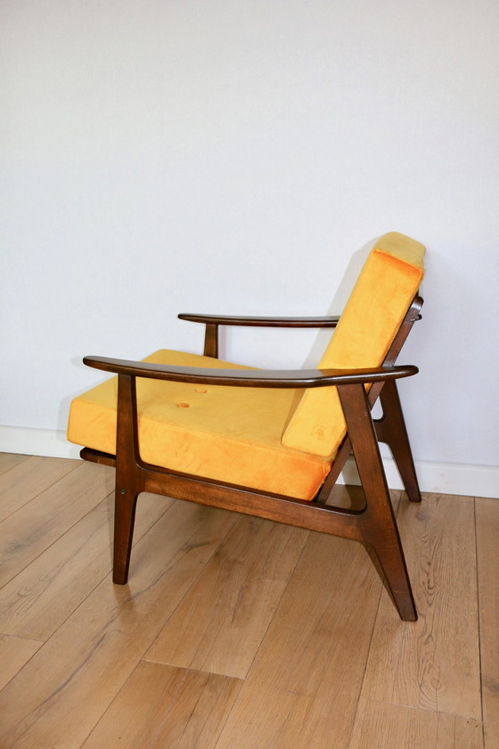 Image 1 of Mid Century Joegoslavische fauteuil in goudgeel - set van 2 fauteuils